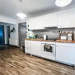 Bright And Beautiful Grigorescu Apartment